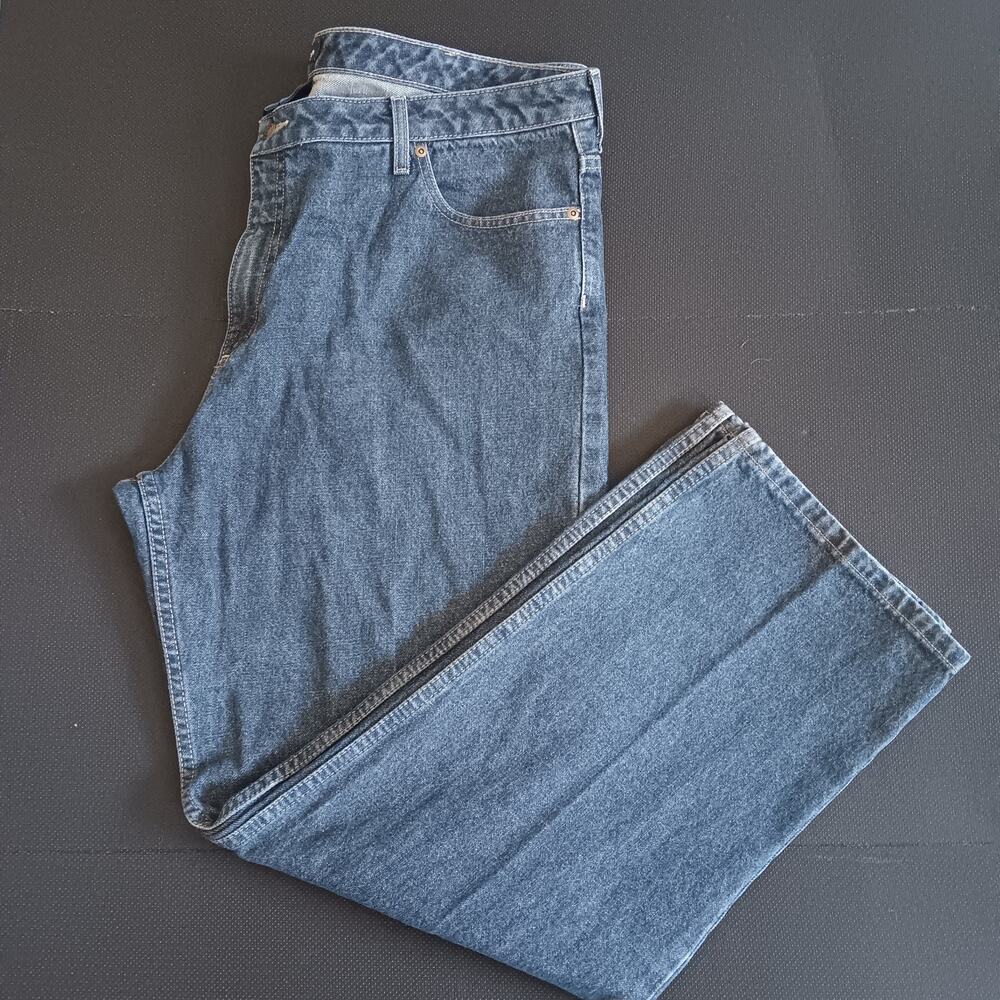 Van Heusen EUC Jean Classic Fit Blue Dark Wash Size 42x32 Men's Sit At The Waist